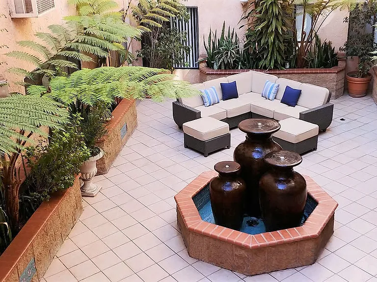 Five Star Suites — Photo 5
