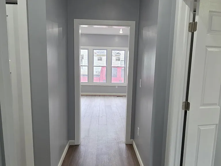 1201 N Summit St — Photo 5