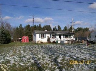 471 Willow Lane Dr, Lapeer, MI 48446