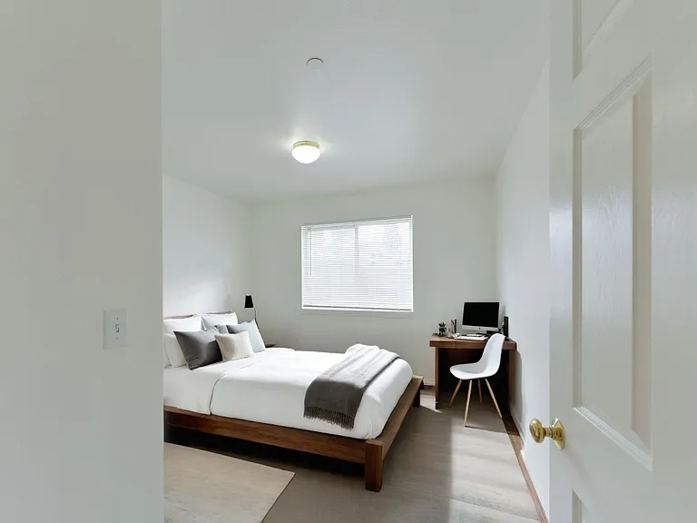 240 E Baker St — Photo 5