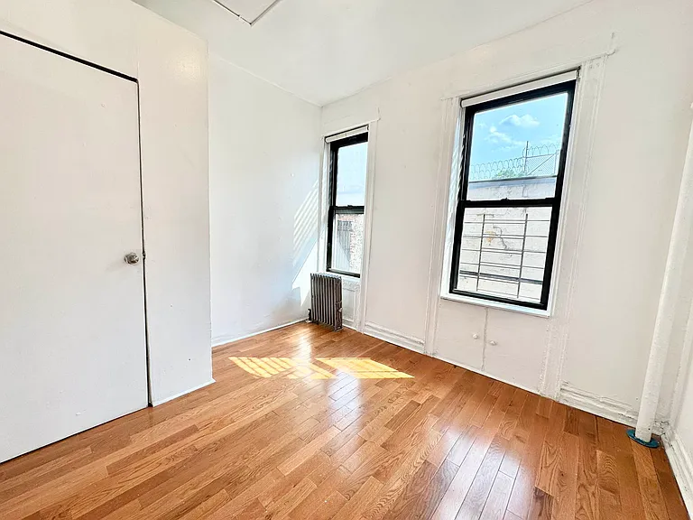 122 31st St #1R — Photo 13