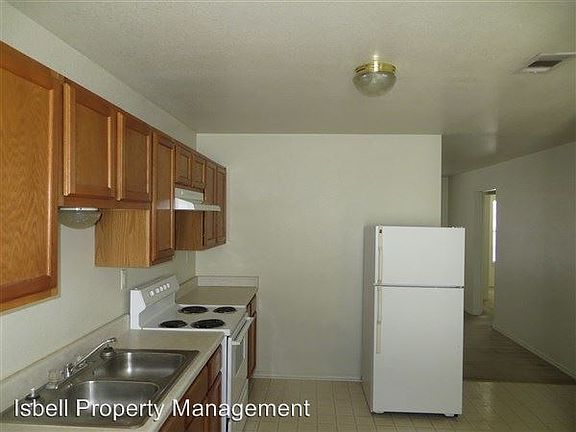 3rd image of 3308 Barcelona Dr APT C