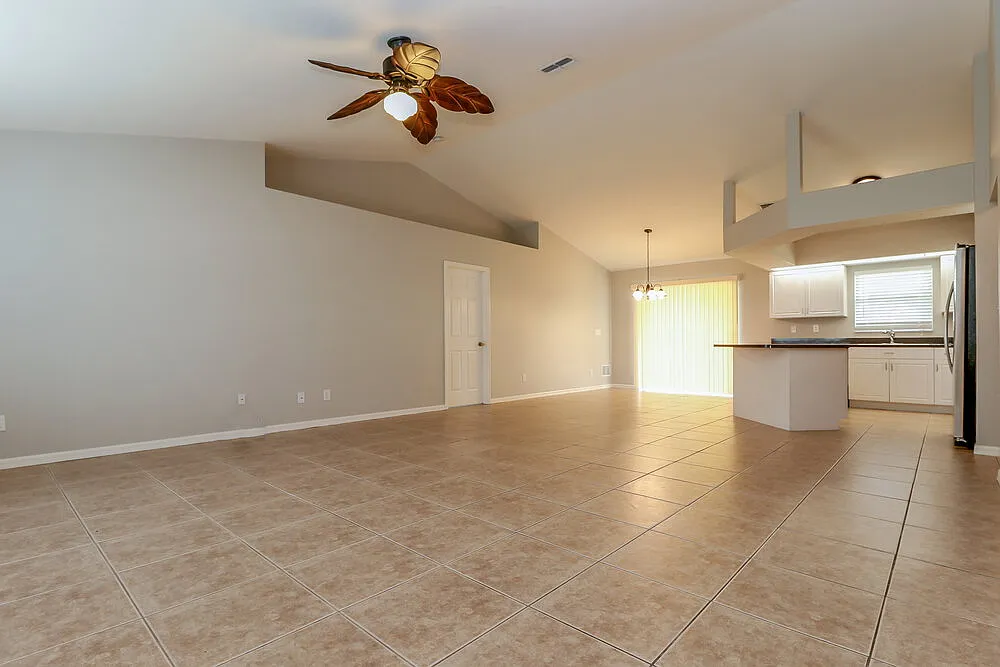 3 bed, 2.0 bath, 1479 sqft, $2,025 — Photo 3