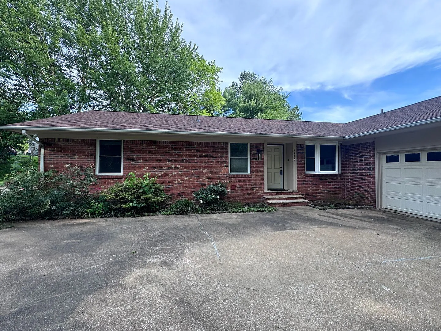 House 3 bedroom 2 bath in Lone Oak — Photo 3