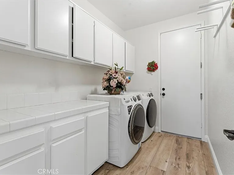 2749 Silver Oak Pl — Photo 32