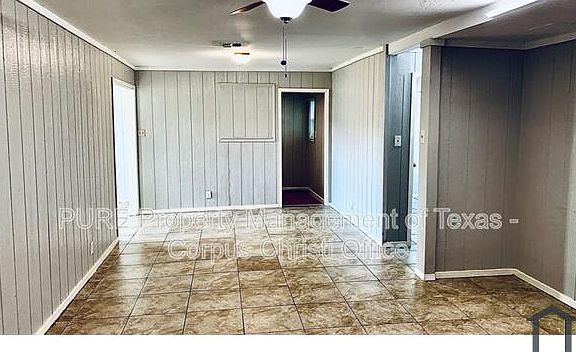 2nd image of 2810 Carver Dr