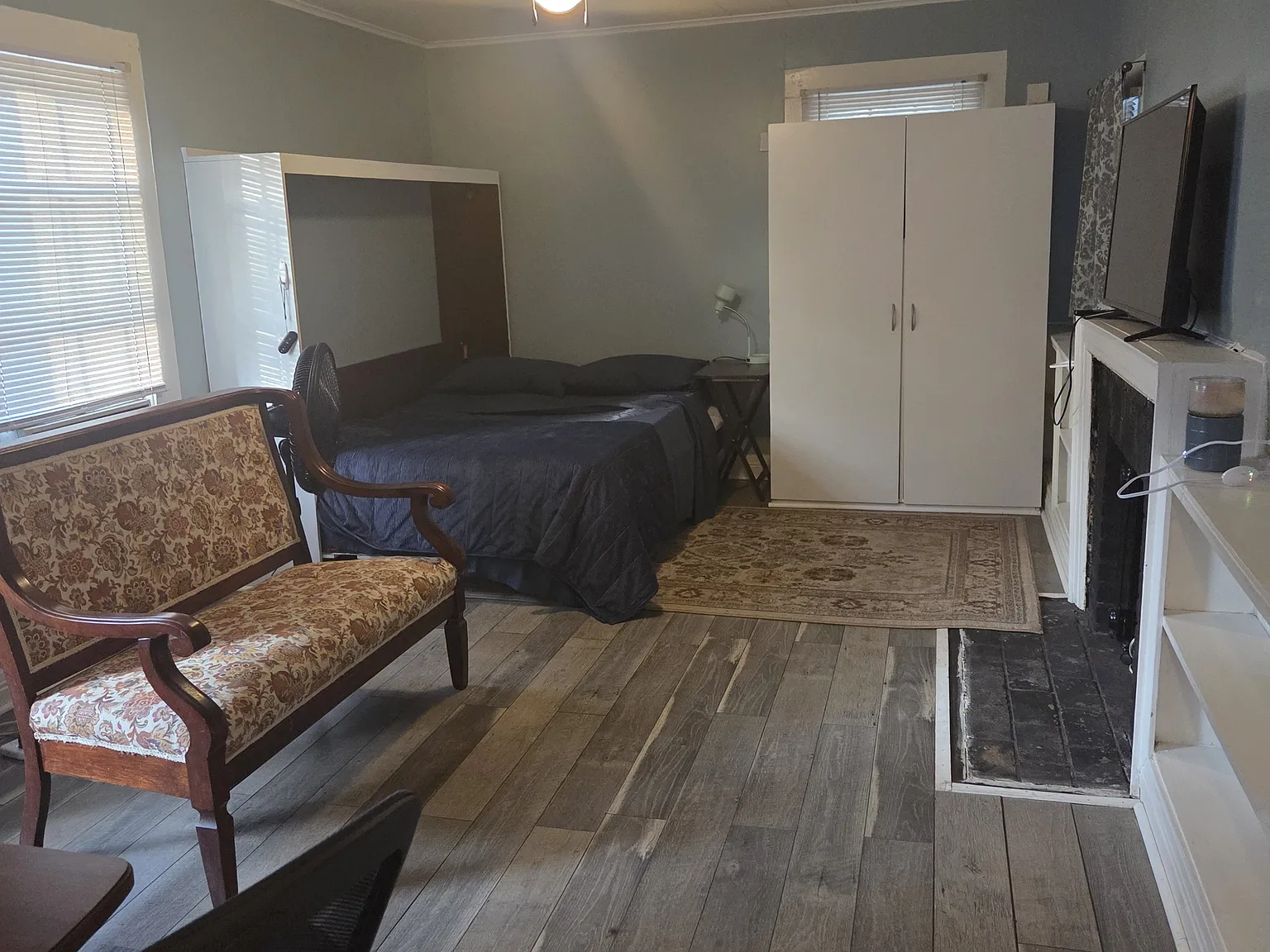 Studio, 400 sqft, $600 — Photo 2