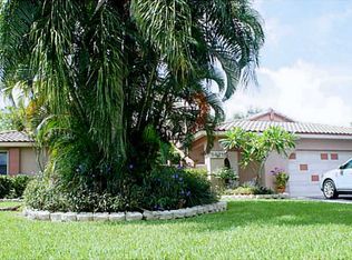 5621 Knighthurst Way, Davie, FL 33331