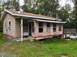 100 1st St, Greentown, PA 18426