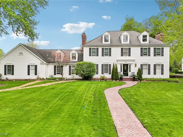 44 Pinewood Ln, Hudson, OH 44236