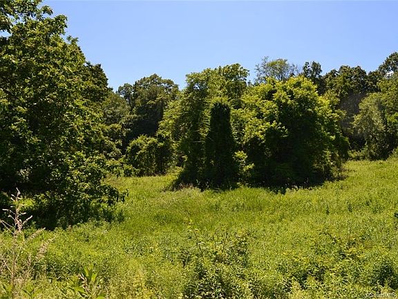 3rd image of 2 Delia Ln