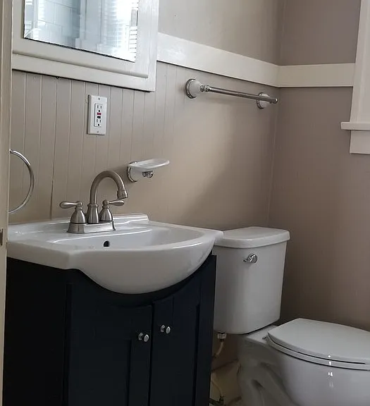 1722 Sinclair St — Photo 9