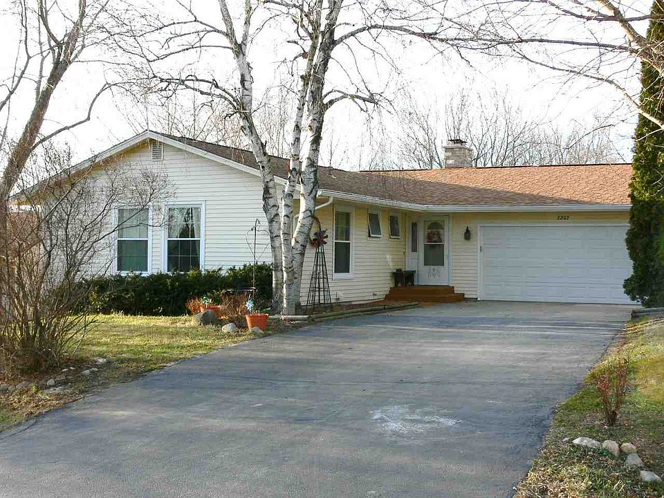 1st image of 2202 Candlewick Dr SE