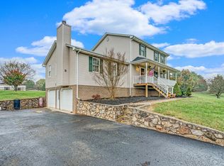 56 Glendale Ct, Troutville, VA 24175