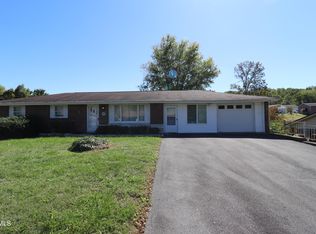 422 Spruce St, Mt Carmel, TN 37645