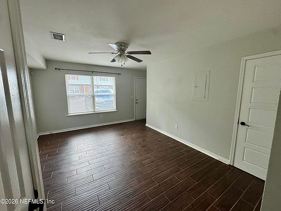 3rd image of 707 Rainer Rd #9