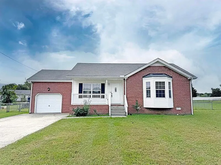 1212 Kendall Dr — Photo 1