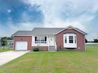 1212 Kendall Dr, Clarksville, TN 37042
