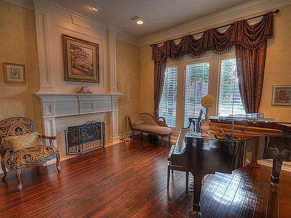 5th image of 904 Twin Creeks Dr