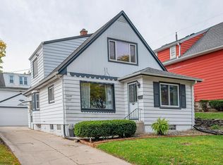 7519 W Clarke St, Wauwatosa, WI 53213