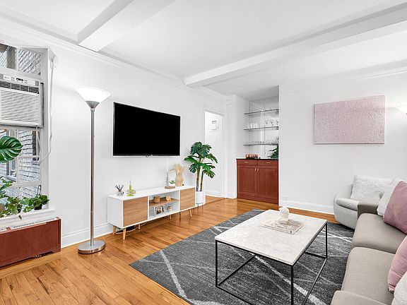 3rd image of 333 E 43rd St APT 305