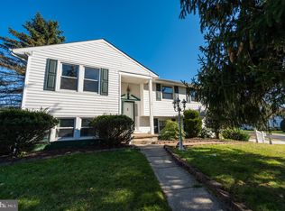 19 Oak Dr, Stratford, NJ 08084