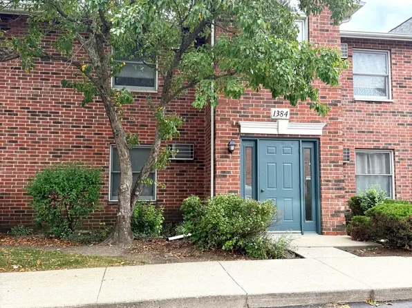 1384 Cunat Ct APT 2C, Lake In The Hills, IL 60156