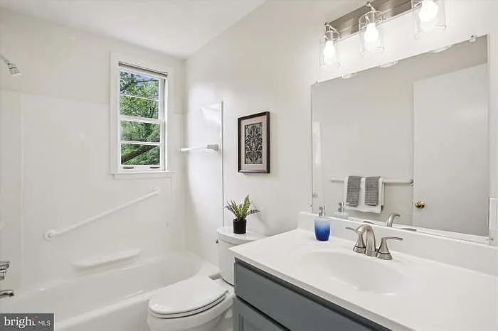 Alta Vista Ter, Bethesda — Photo 4