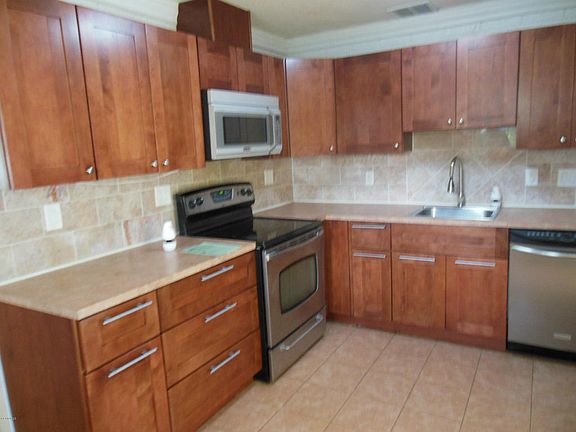 3rd image of 1371 Breeze Ln