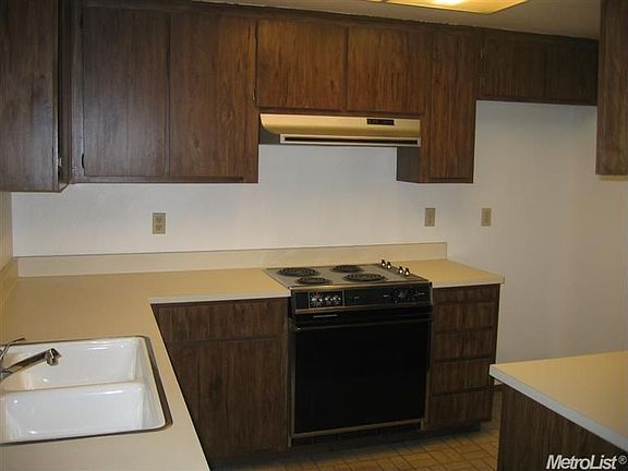 2nd image of 4093 Weymouth Ln