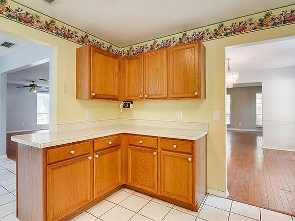4th image of 2120 Savannah Oaks Ln