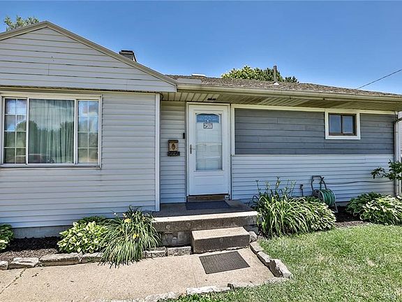 3rd image of 2956 Woodman Dr