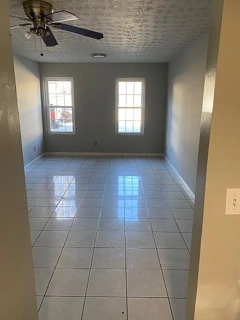 3 bed, 1200 sqft, $1,550 — Photo 4