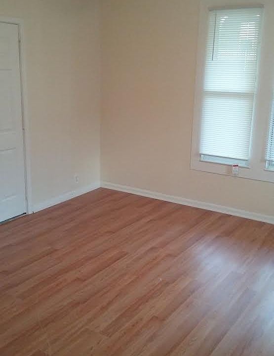 2nd image of 100 Vine St