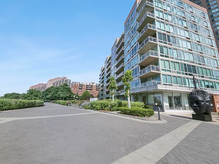 25 Hudson St #911 — Photo 15