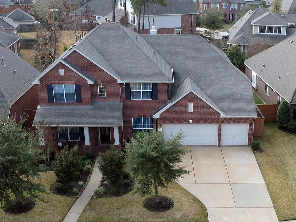 5 Bedroom / 3.5 Baths / 3 Car Attached Garage