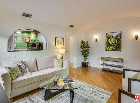 5th image of 7164 Willoughby Ave