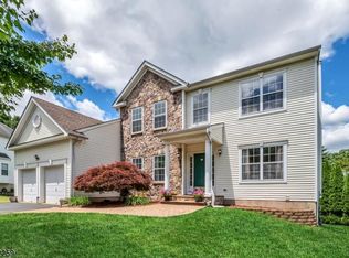 320 Pinnacle Dr, Lake Hopatcong, NJ 07849