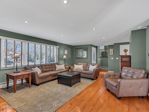 5th image of 48 Oakside Drive