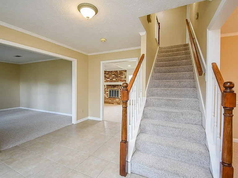 910 Shillington Dr — Photo 31