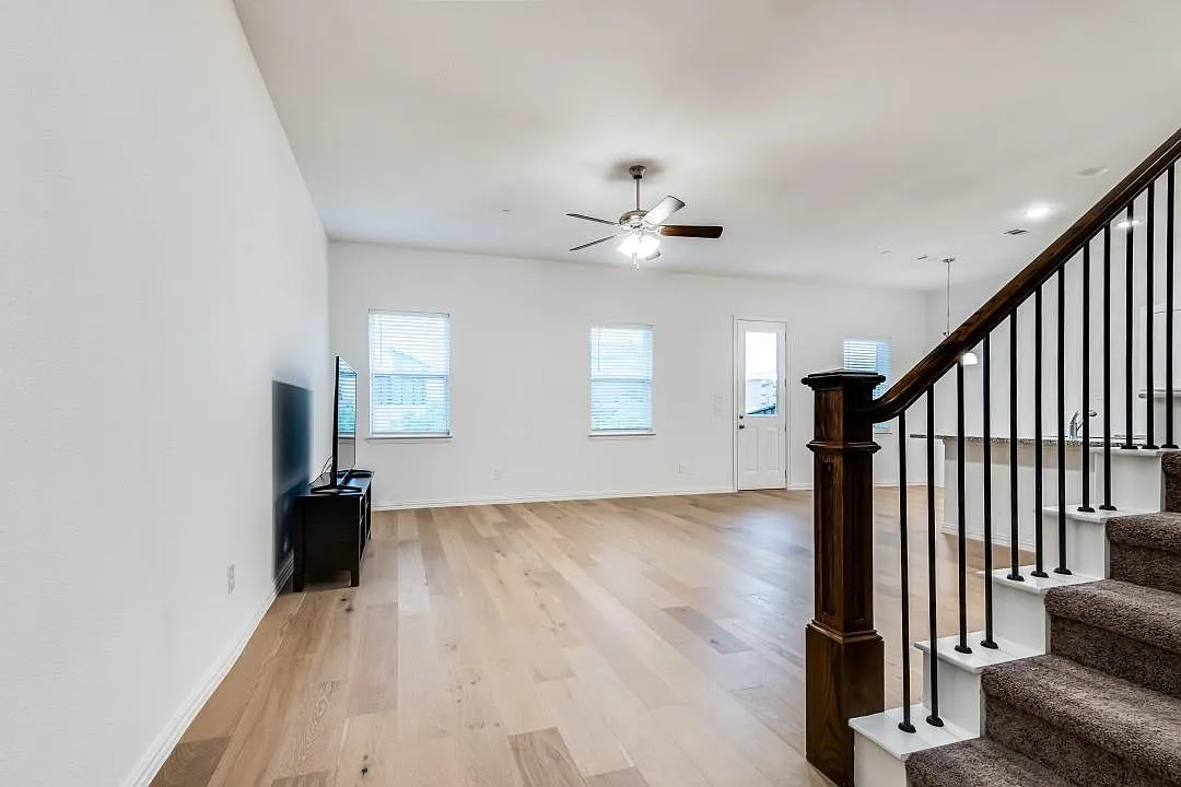 3 bed, 2.5 bath, 1926 sqft, $2,595 — Photo 4