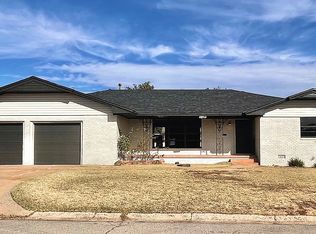 1305 Park Ave, Clinton, OK 73601