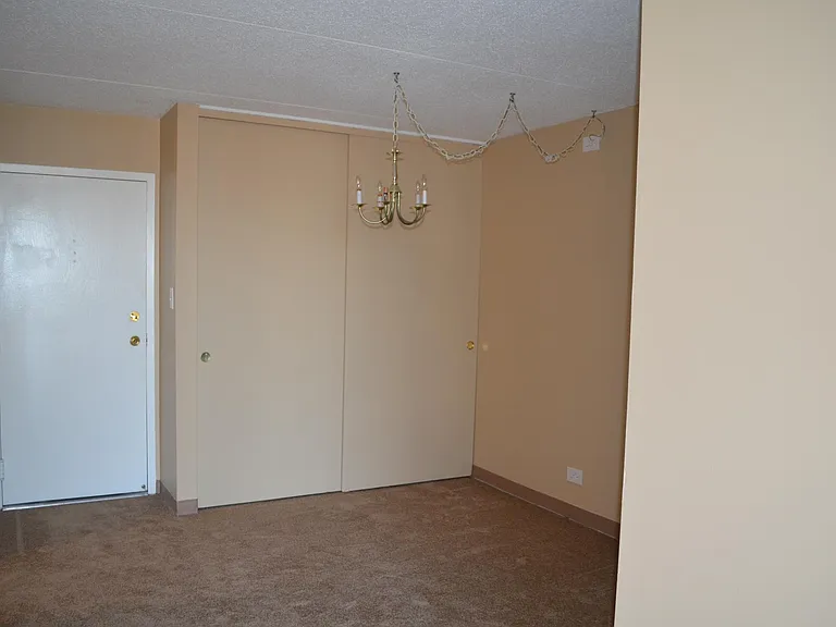 2005 S Finley Rd #911 — Photo 8