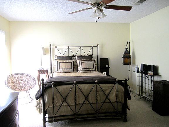 5th image of 65 Higgins Ct