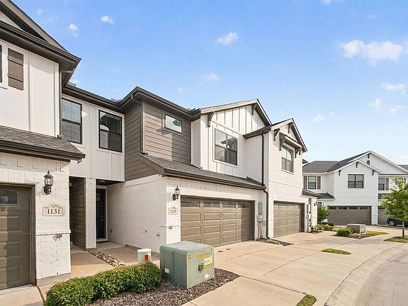 2nd image of 1129 Rusk Way