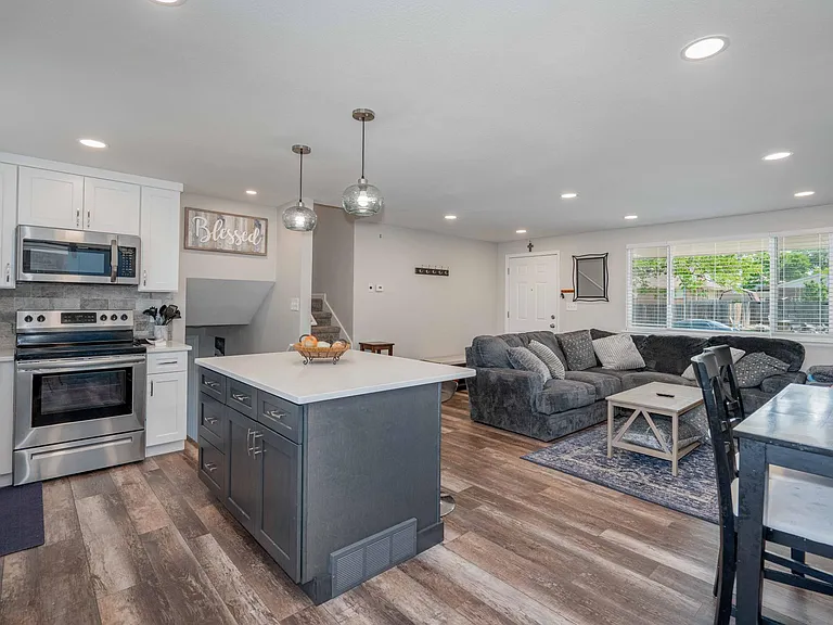 6575 W Cedar Ave — Photo 9