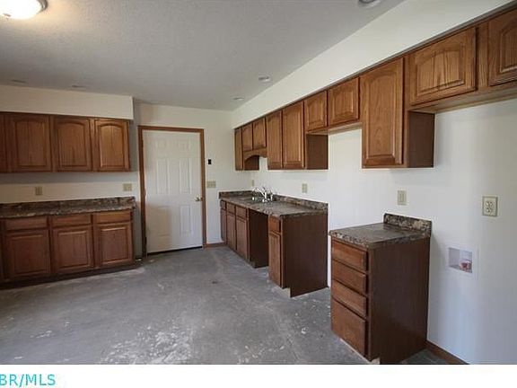 3rd image of 822 Hickory Hl