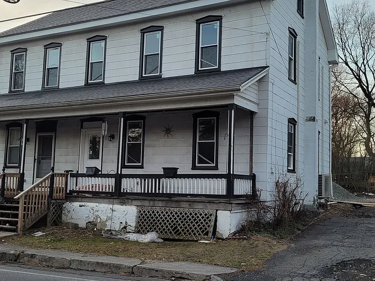 34 E Main St — Photo 31