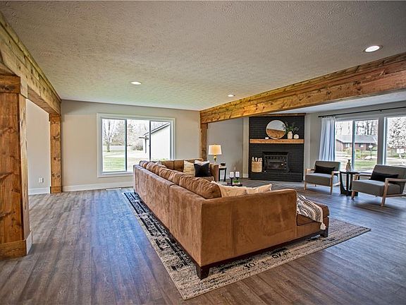 4th image of 10947 Sand Creek Cir