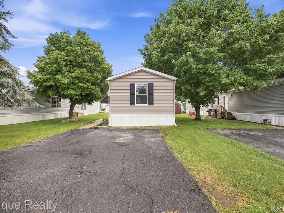 1st image of 48580 Pineview Dr